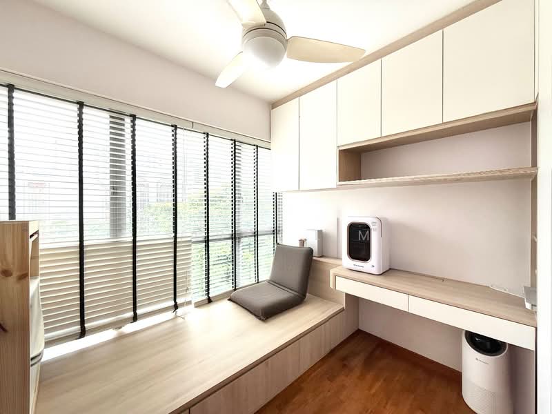 519C Tampines Central 8, 519C Tampines Central 8, 2 Bedrooms, 667 sqft, HDB Flat For Sale, by Sarah Lim, 500202461 - Guest Bedroom with Study & greenery view - PropertyGuru.com.sg