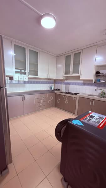 567 Pasir Ris Street 51, 567 Pasir Ris Street 51, Room Rental, 180 sqft, HDB Flat For Rent, by Carolyn Leong, 500202463 - Kitchen - PropertyGuru.com.sg