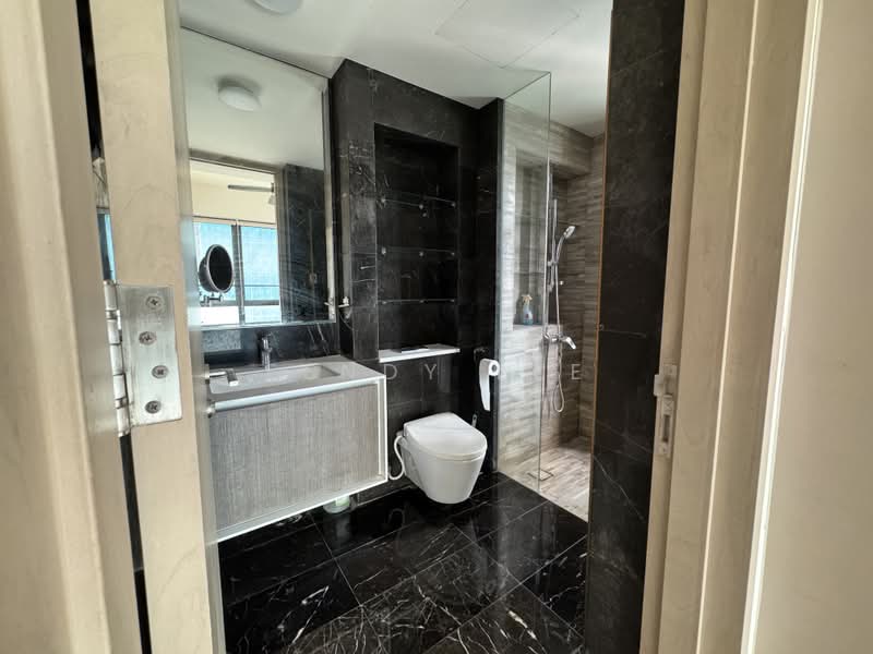 J Gateway, , 3 Bedrooms, 969 sqft, Condominium For Sale, by Fendy Lee, 500202464 - Bathroom - PropertyGuru.com.sg