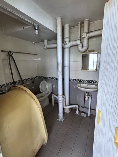 35 Teban Gardens Road, 35 Teban Gardens Road, Room Rental, 180 sqft, HDB Flat For Rent, by Jerry Ye, 500202466 - Bathroom - PropertyGuru.com.sg