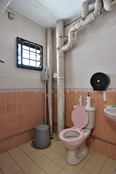 262A Compassvale Street, 262A Compassvale Street, 3 Bedrooms, 968 sqft, HDB Flat For Sale, by Xavier Goh, 500202477 - Bathroom - PropertyGuru.com.sg