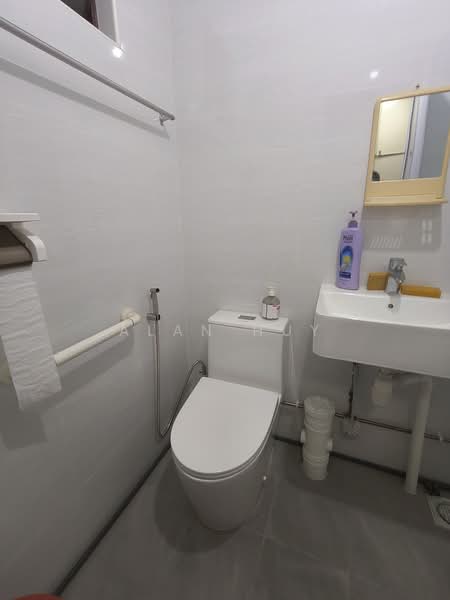 439 Fajar Road, 439 Fajar Road, Dairy Farm / Bukit Panjang / Choa Chu Kang, Room Rental, 300 sqft, HDB Flat For Rent, by Alan Huy, 500202483 - Bathroom - PropertyGuru.com.sg