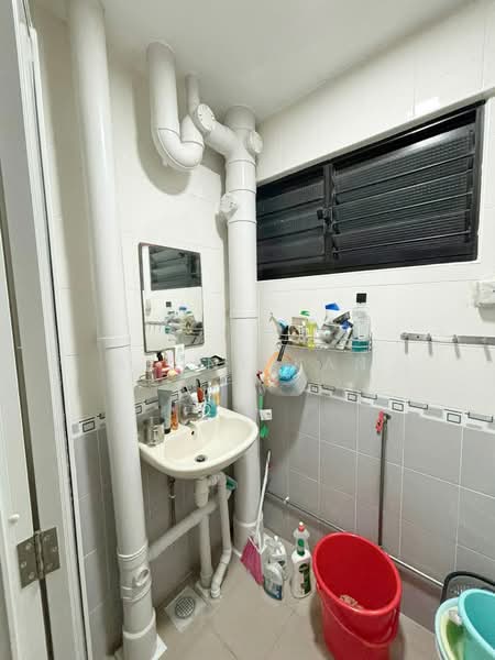 662 Buffalo Road, 662 Buffalo Road, Room Rental, 100 sqft, HDB Flat For Rent, by Kenny Kan, 500202484 - Bathroom - PropertyGuru.com.sg