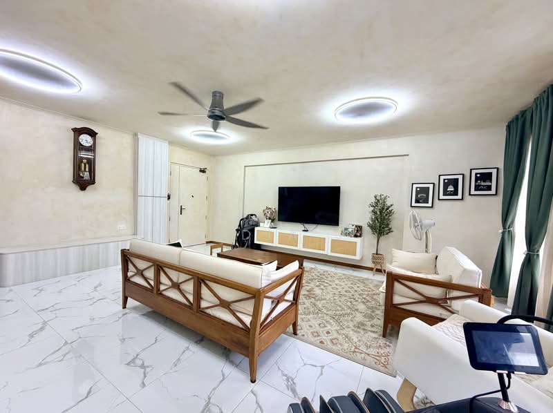 446A Bukit Batok West Avenue 8, 446A Bukit Batok West Avenue 8, Dairy Farm / Bukit Panjang / Choa Chu Kang, 3 Bedrooms, 1,205 sqft, HDB Flat For Sale, by Lydia J, 500202491 - Living Room - PropertyGuru.com.sg