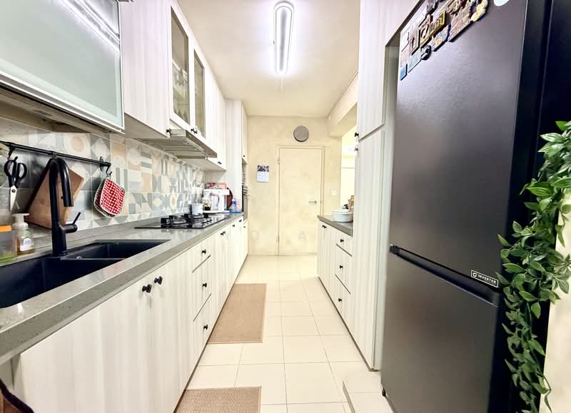 446A Bukit Batok West Avenue 8, 446A Bukit Batok West Avenue 8, Dairy Farm / Bukit Panjang / Choa Chu Kang, 3 Bedrooms, 1,205 sqft, HDB Flat For Sale, by Lydia J, 500202491 - Kitchen - PropertyGuru.com.sg