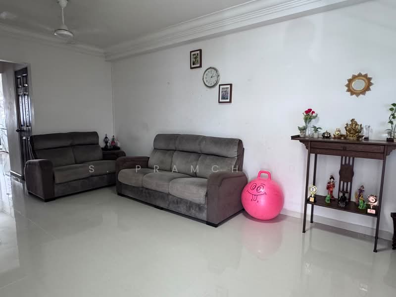 462 Jurong West Street 41, 462 Jurong West Street 41, 2 Bedrooms, 786 sqft, HDB Flat For Sale, by S. Pramchand, 500202494 - Living Room - PropertyGuru.com.sg