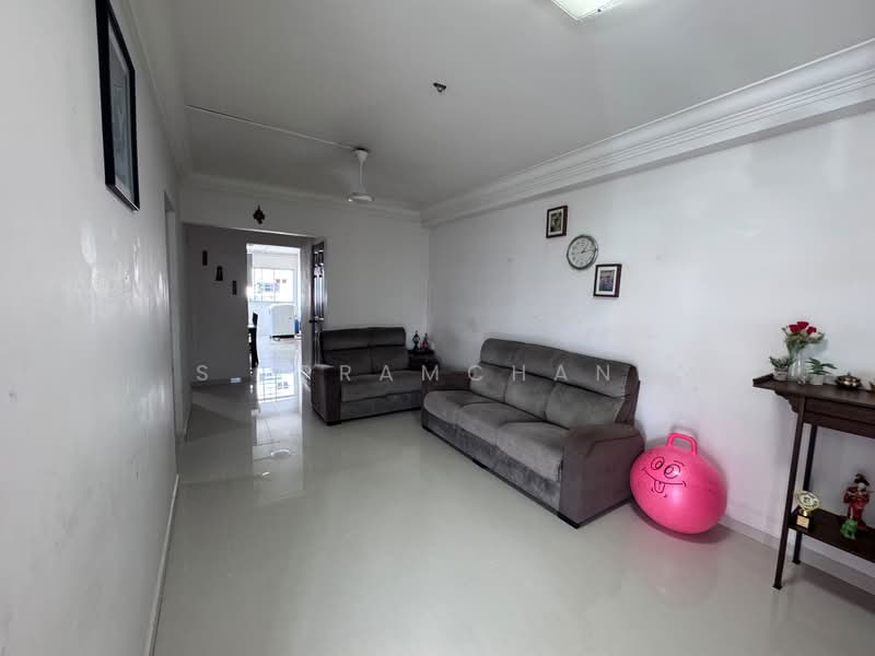 462 Jurong West Street 41, 462 Jurong West Street 41, 2 Bedrooms, 786 sqft, HDB Flat For Sale, by S. Pramchand, 500202494 - Living Room - PropertyGuru.com.sg
