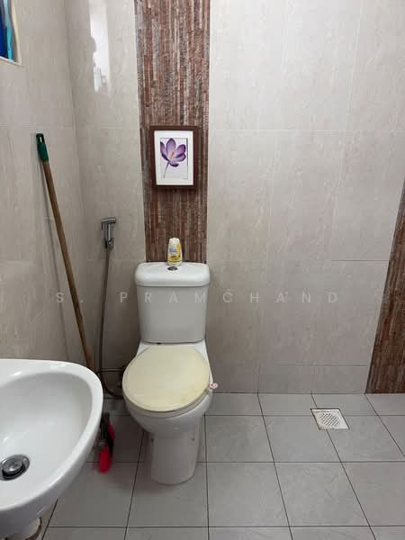 462 Jurong West Street 41, 462 Jurong West Street 41, 2 Bedrooms, 786 sqft, HDB Flat For Sale, by S. Pramchand, 500202494 - Bathroom - PropertyGuru.com.sg