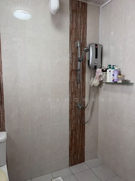 462 Jurong West Street 41, 462 Jurong West Street 41, 2 Bedrooms, 786 sqft, HDB Flat For Sale, by S. Pramchand, 500202494 - Bathroom - PropertyGuru.com.sg