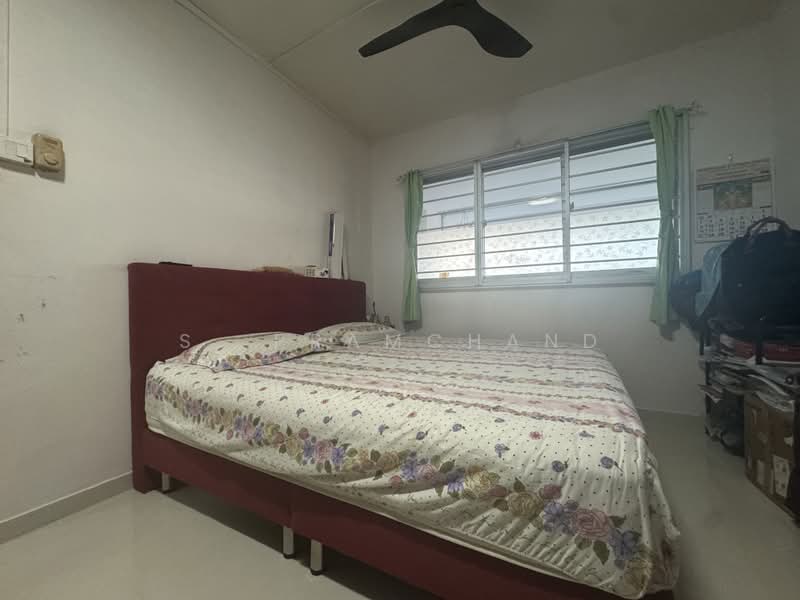 462 Jurong West Street 41, 462 Jurong West Street 41, 2 Bedrooms, 786 sqft, HDB Flat For Sale, by S. Pramchand, 500202494 - Bedroom - PropertyGuru.com.sg