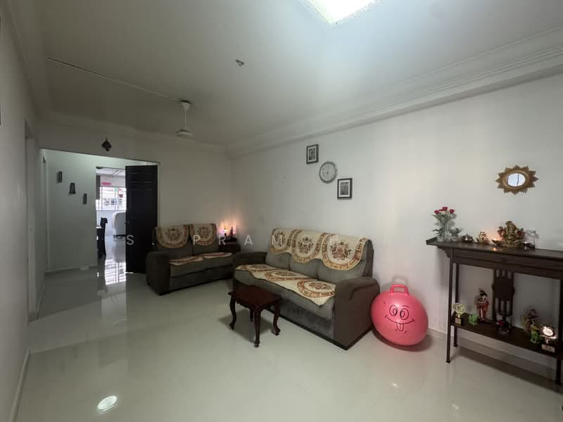 462 Jurong West Street 41, 462 Jurong West Street 41, 2 Bedrooms, 786 sqft, HDB Flat For Sale, by S. Pramchand, 500202494 - Living Room - PropertyGuru.com.sg