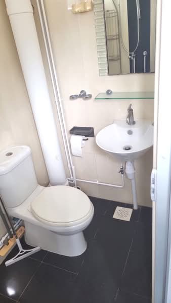 425 Tampines Street 41, 425 Tampines Street 41, Room Rental, 100 sqft, HDB Flat For Rent, by Kenny Kan, 500202495 - Bathroom - PropertyGuru.com.sg