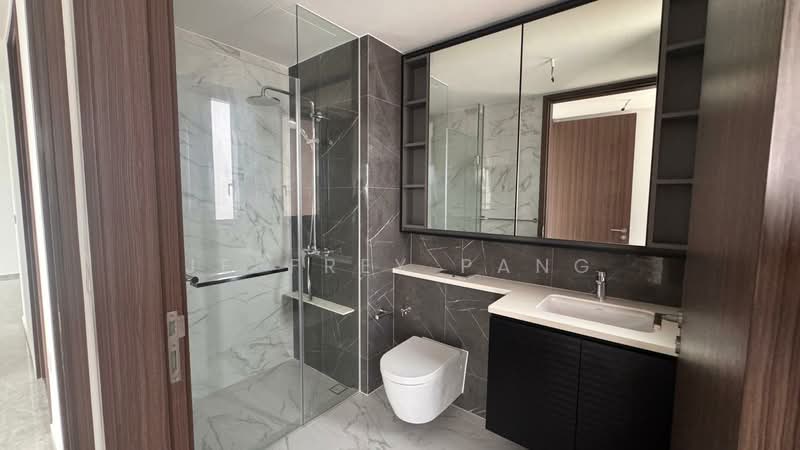 Bartley Vue, 8 Jalan Bunga Rampai, 3 Bedrooms, 1,044 sqft, Condominium For Rent, by Jeffrey Pang, 500202496 - Master Bathroom - PropertyGuru.com.sg