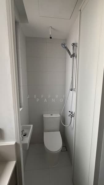 Bartley Vue, 8 Jalan Bunga Rampai, 3 Bedrooms, 1,044 sqft, Condominium For Rent, by Jeffrey Pang, 500202496 - Water Closet - PropertyGuru.com.sg