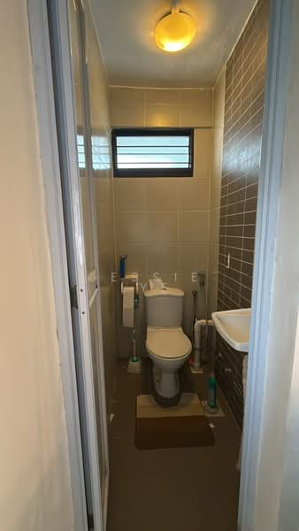 5 Tanjong Pagar Plaza, 5 Tanjong Pagar Plaza, 3 Bedrooms, 635 sqft, HDB Flat For Rent, by Jessie Lye, 500202500 - Bathroom - PropertyGuru.com.sg
