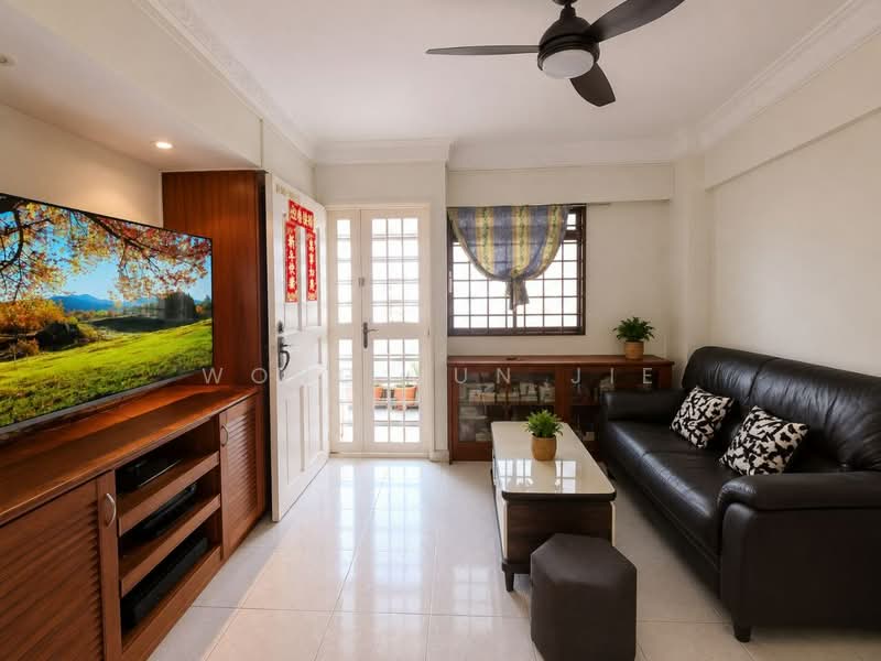 575 Ang Mo Kio Avenue 10, 575 Ang Mo Kio Avenue 10, 2 Bedrooms, 721 sqft, HDB Flat For Sale, by Wong Jun Jie, 500202507 - Living Room - PropertyGuru.com.sg