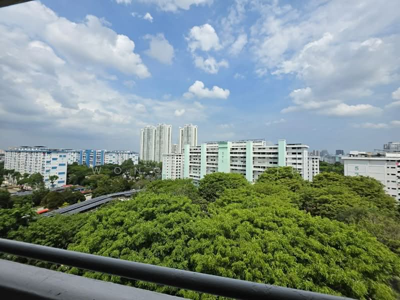 575 Ang Mo Kio Avenue 10, 575 Ang Mo Kio Avenue 10, 2 Bedrooms, 721 sqft, HDB Flat For Sale, by Wong Jun Jie, 500202507 - Exterior - PropertyGuru.com.sg