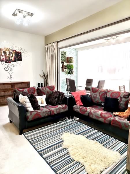 Eight Riversuites, 2 Whampoa East, 3 Bedrooms, 1,076 sqft, Condominium For Sale, by Mathi Alagan, 500202512 - Living Room - PropertyGuru.com.sg