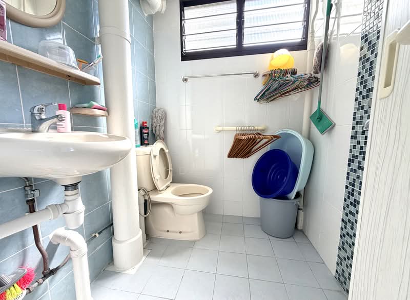 203 Yishun Street 21, 203 Yishun Street 21, 2 Bedrooms, 721 sqft, HDB Flat For Sale, by Lydia J, 500202525 - Bathroom - PropertyGuru.com.sg