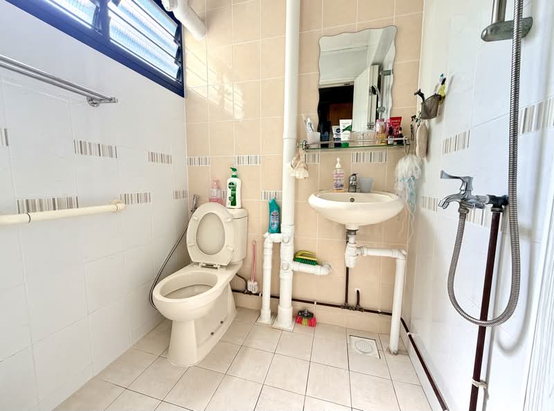 203 Yishun Street 21, 203 Yishun Street 21, 2 Bedrooms, 721 sqft, HDB Flat For Sale, by Lydia J, 500202525 - Bathroom - PropertyGuru.com.sg
