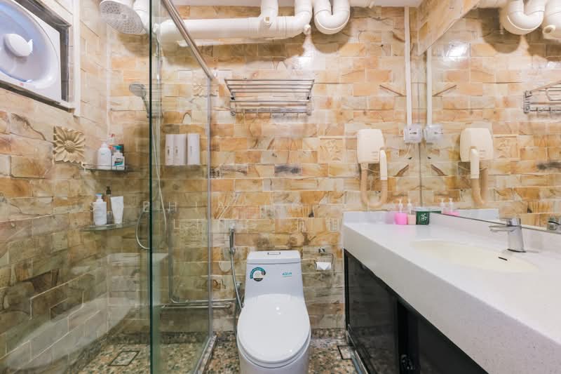 630 Jurong West Street 65, 630 Jurong West Street 65, 4 Bedrooms, 1,399 sqft, HDB Flat For Sale, by Sophia Ho Xiang Ling 何相羚, 500202531 - Master Bathroom - PropertyGuru.com.sg