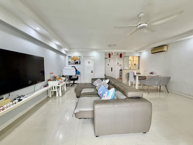 686A Choa Chu Kang Crescent, 686A Choa Chu Kang Crescent, 3 Bedrooms, 1,184 sqft, HDB Flat For Sale, by Phang Yong Hock, 500202535 - Living Room - PropertyGuru.com.sg