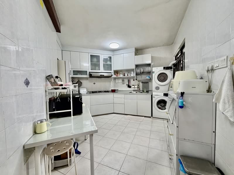 686A Choa Chu Kang Crescent, 686A Choa Chu Kang Crescent, 3 Bedrooms, 1,184 sqft, HDB Flat For Sale, by Phang Yong Hock, 500202535 - Kitchen - PropertyGuru.com.sg