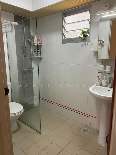 691D Woodlands Drive 73, 691D Woodlands Drive 73, 4 Bedrooms, 1,216 sqft, HDB Flat For Sale, by Janet Chong, 500202541 - Common Bathroom - PropertyGuru.com.sg