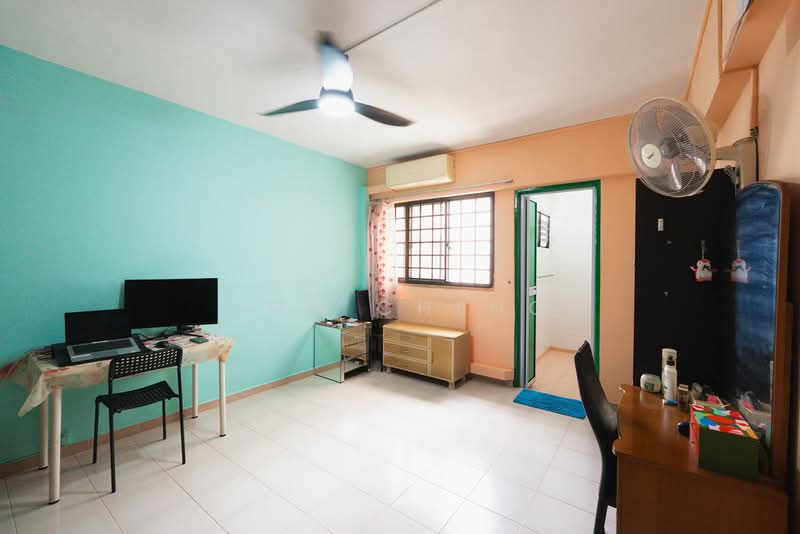 557 Jurong West Street 42, 557 Jurong West Street 42, 3 Bedrooms, 1,119 sqft, HDB Flat For Sale, by Don Cheng, 500202544 - Living Room - PropertyGuru.com.sg