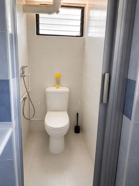 165 Stirling Road, 165 Stirling Road, 2 Bedrooms, 646 sqft, HDB Flat For Rent, by Joey Lim, 500202568 - Bathroom - PropertyGuru.com.sg