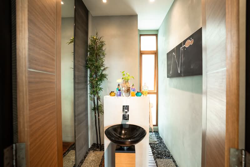 ❗PRICE DROPPED❗, Branksome / Wilkinson / Goodman, 6 Bedrooms, 4,800 sqft, Detached House For Sale, by Ming !, 500202571 - Bathroom - PropertyGuru.com.sg