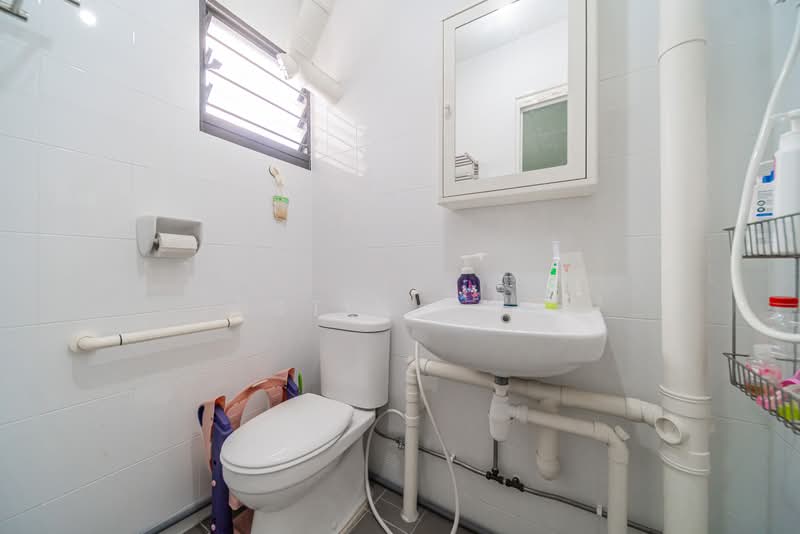 376 Clementi Avenue 4, 376 Clementi Avenue 4, 4 Bedrooms, 1,754 sqft, HDB Flat For Sale, by Justin Chan, 500202575 - Bathroom - PropertyGuru.com.sg