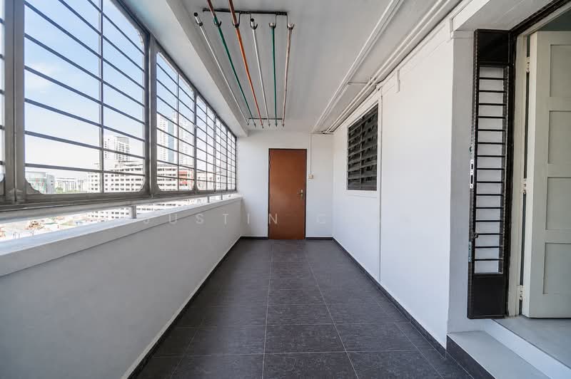 376 Clementi Avenue 4, 376 Clementi Avenue 4, 4 Bedrooms, 1,754 sqft, HDB Flat For Sale, by Justin Chan, 500202575 - Corridor - PropertyGuru.com.sg