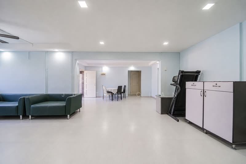 376 Clementi Avenue 4, 376 Clementi Avenue 4, 4 Bedrooms, 1,754 sqft, HDB Flat For Sale, by Justin Chan, 500202575 - Living Room - PropertyGuru.com.sg
