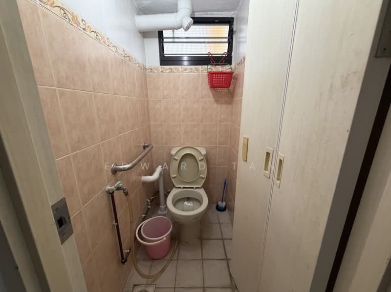 195 Kim Keat Avenue, 195 Kim Keat Avenue, 2 Bedrooms, 710 sqft, HDB Flat For Sale, by Edward Tan, 500202583 - Bathroom - PropertyGuru.com.sg
