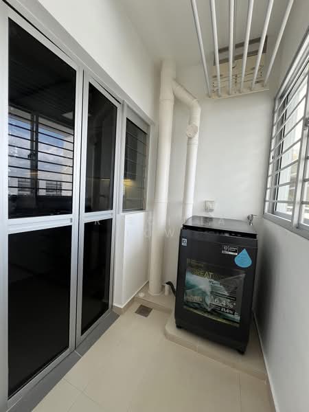 461A Bukit Batok West Avenue 8, 461A Bukit Batok West Avenue 8, 3 Bedrooms, 1,001 sqft, HDB Flat For Sale, by Priscilla Low, 500202586 - Service Yard - PropertyGuru.com.sg