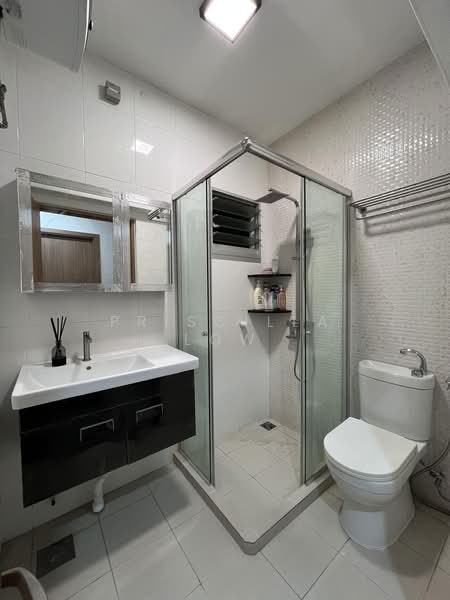 461A Bukit Batok West Avenue 8, 461A Bukit Batok West Avenue 8, 3 Bedrooms, 1,001 sqft, HDB Flat For Sale, by Priscilla Low, 500202586 - Common Bathroom - PropertyGuru.com.sg