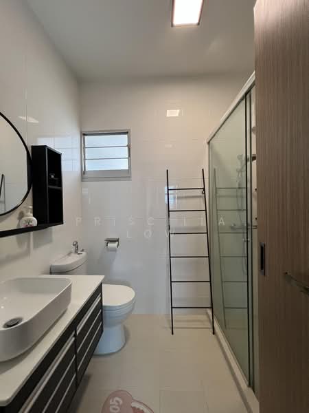 461A Bukit Batok West Avenue 8, 461A Bukit Batok West Avenue 8, 3 Bedrooms, 1,001 sqft, HDB Flat For Sale, by Priscilla Low, 500202586 - Master Bedroom Bathroom - PropertyGuru.com.sg