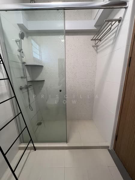 461A Bukit Batok West Avenue 8, 461A Bukit Batok West Avenue 8, 3 Bedrooms, 1,001 sqft, HDB Flat For Sale, by Priscilla Low, 500202586 - Master Bedroom Bathroom - PropertyGuru.com.sg