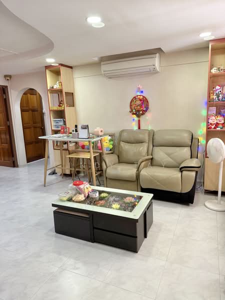 82 Bedok North Road, 82 Bedok North Road, 3 Bedrooms, 990 sqft, HDB Flat For Sale, by Cindy Tay, 500202588 - Living Room - PropertyGuru.com.sg