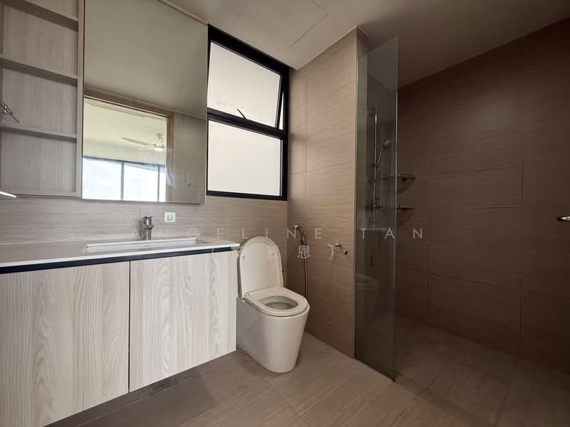 Westwood Residences EC, 190 Westwood Avenue, 4 Bedrooms, 1,238 sqft, Condominium For Sale, by Angeline Tan (陈慧恩), 500202599 - Master Bathroom - PropertyGuru.com.sg