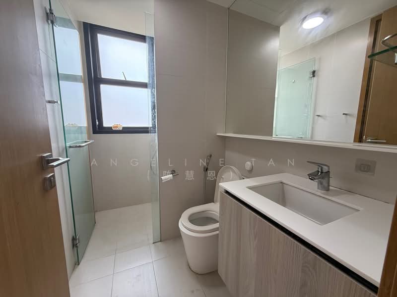 Westwood Residences EC, 190 Westwood Avenue, 4 Bedrooms, 1,238 sqft, Condominium For Sale, by Angeline Tan (陈慧恩), 500202599 - Common Bathroom - PropertyGuru.com.sg