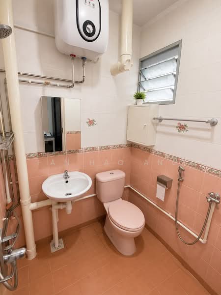 622 Bedok Reservoir Road, 622 Bedok Reservoir Road, 3 Bedrooms, 980 sqft, HDB Flat For Sale, by Fan Hao Ang, 500202607 - Bathroom - PropertyGuru.com.sg