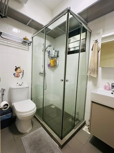 33 Ghim Moh Link, 33 Ghim Moh Link, 3 Bedrooms, 1,001 sqft, HDB Flat For Sale, by Tang Sze Leng (Venez), 500202608 - Bathroom - PropertyGuru.com.sg