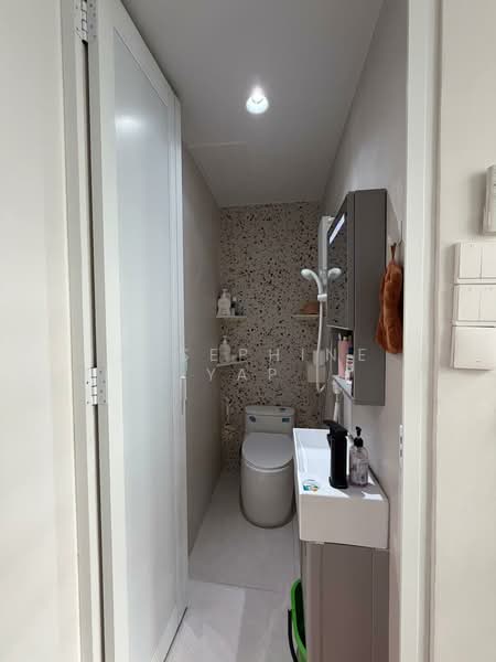 La Casa, 64 Woodlands Drive 16, 3 Bedrooms, 1,141 sqft, Condominium For Rent, by Josephine Yap, 500202613 - Bathroom - PropertyGuru.com.sg