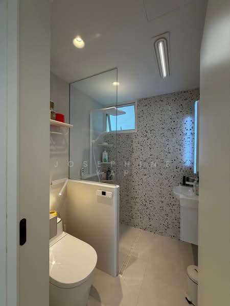 La Casa, 64 Woodlands Drive 16, 3 Bedrooms, 1,141 sqft, Condominium For Rent, by Josephine Yap, 500202613 - Bathroom - PropertyGuru.com.sg