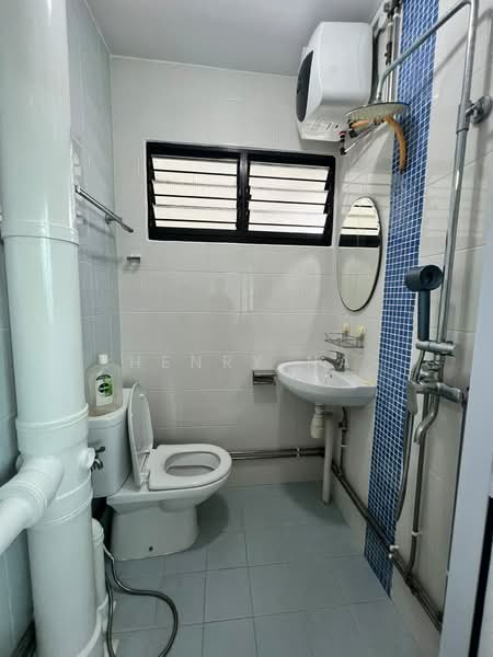 538 Ang Mo Kio Avenue 5, 538 Ang Mo Kio Avenue 5, 2 Bedrooms, 882 sqft, HDB Flat For Rent, by Henry Na, 500202617 - Bathroom - PropertyGuru.com.sg
