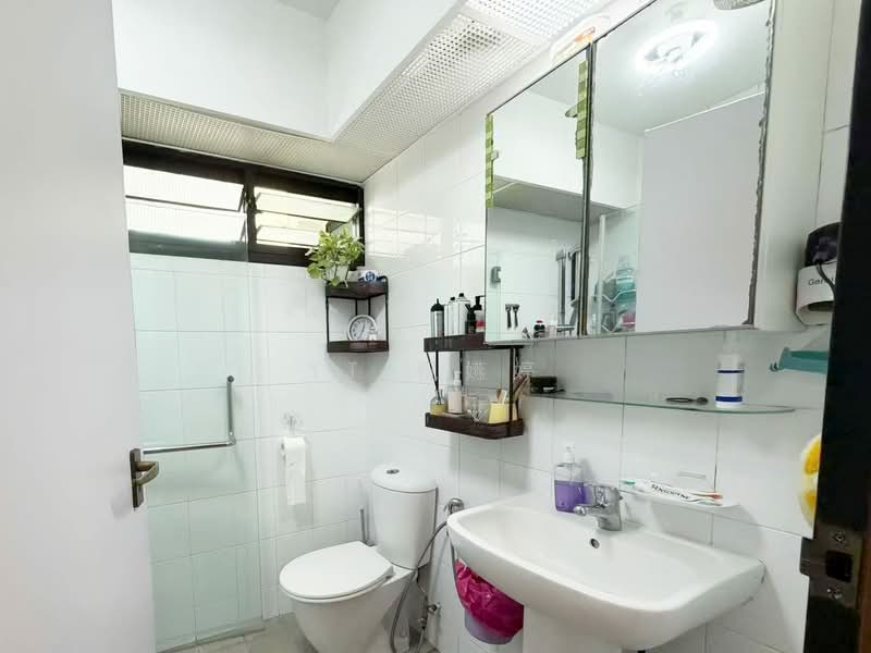 170A Punggol Field, 170A Punggol Field, 3 Bedrooms, 990 sqft, HDB Flat For Sale, by YT 祝嬿婷, 500202619 - Bathroom - PropertyGuru.com.sg