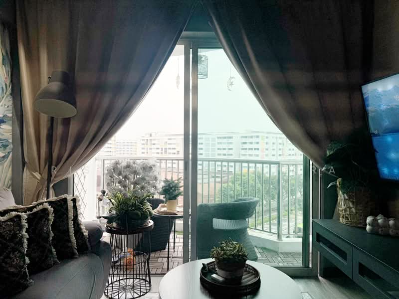 443 Yishun Avenue 11, 443 Yishun Avenue 11, 3 Bedrooms, 1,033 sqft, HDB Flat For Sale, by Risdian Isbintara, 500202620 - Living Room - PropertyGuru.com.sg