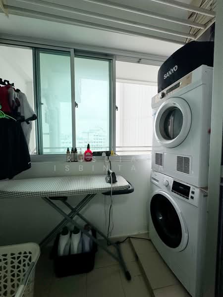 443 Yishun Avenue 11, 443 Yishun Avenue 11, 3 Bedrooms, 1,033 sqft, HDB Flat For Sale, by Risdian Isbintara, 500202620 - Balcony - PropertyGuru.com.sg